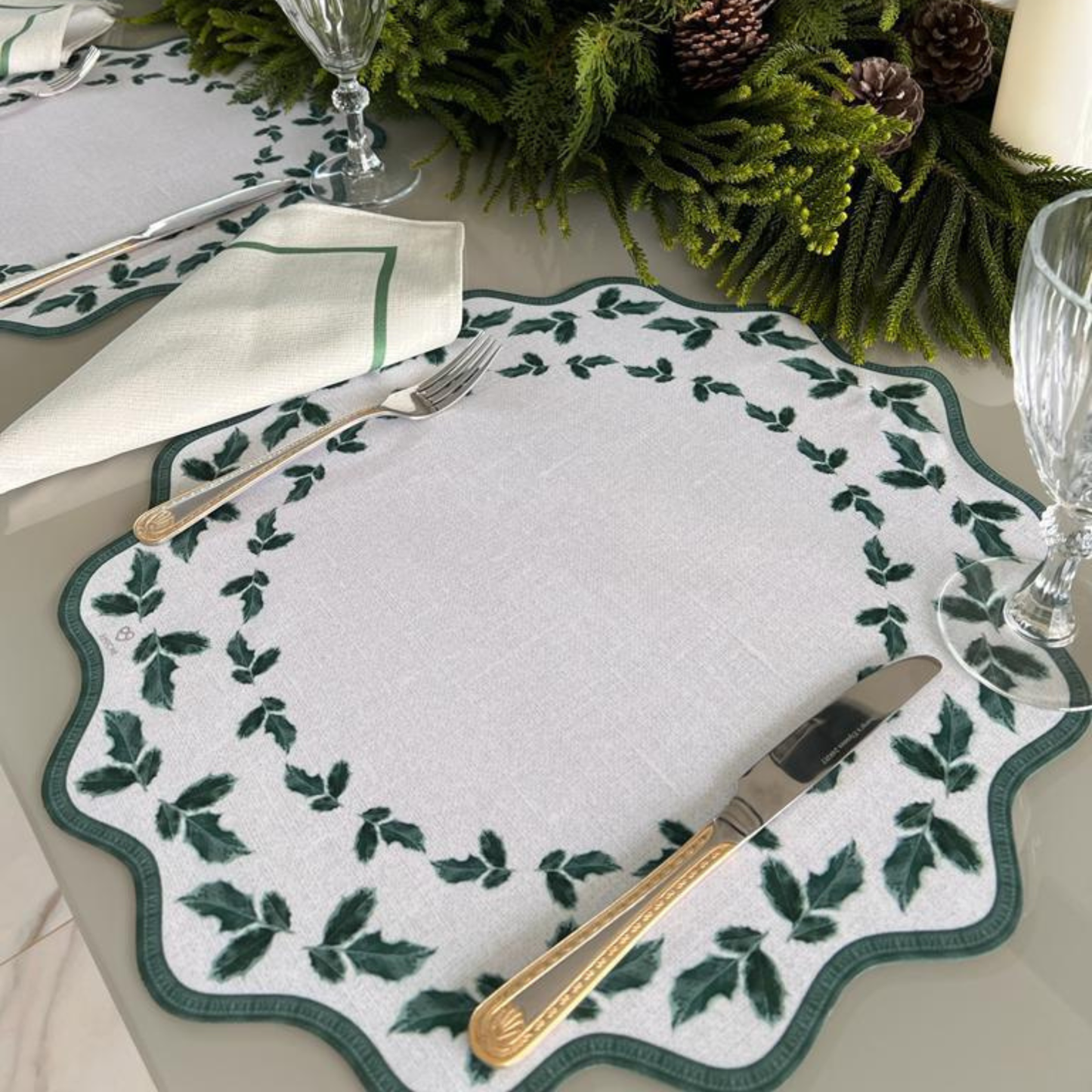 Green Leaf Embroidered Scalloped Placemat