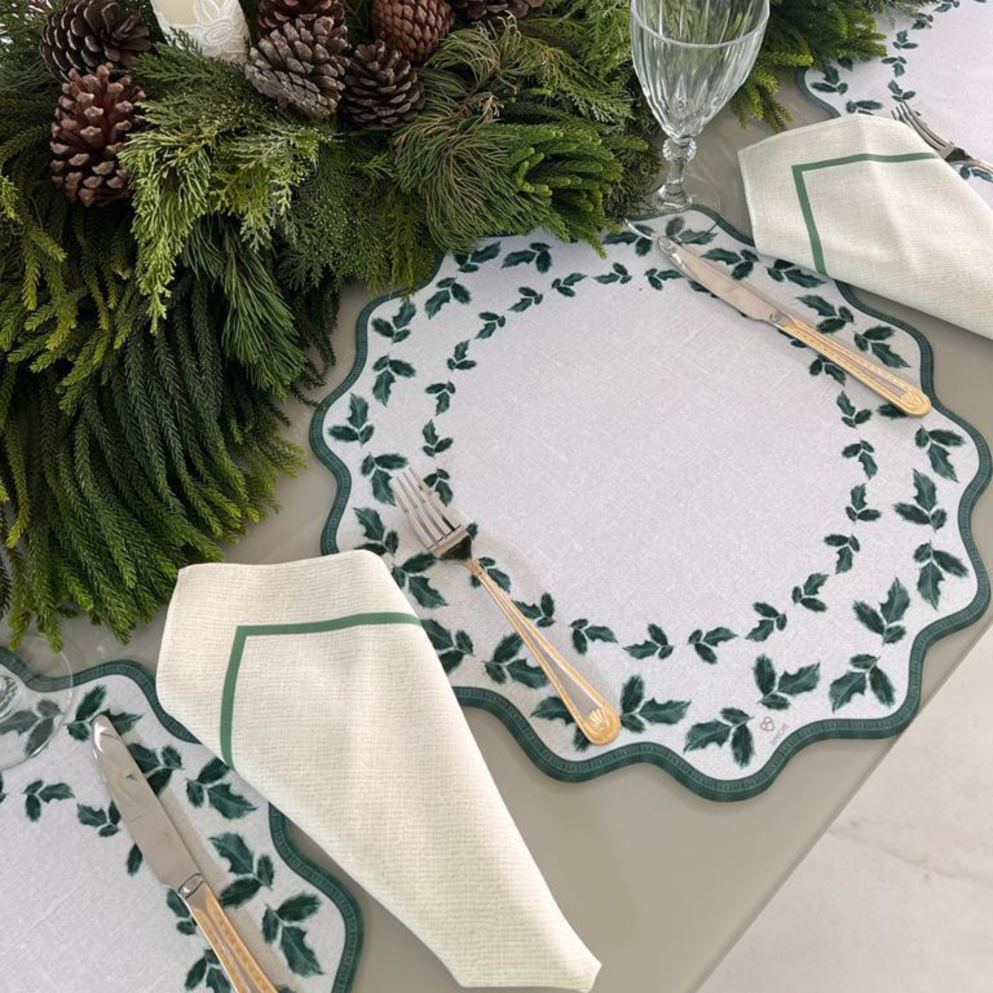 Green Leaf Embroidered Scalloped Placemat