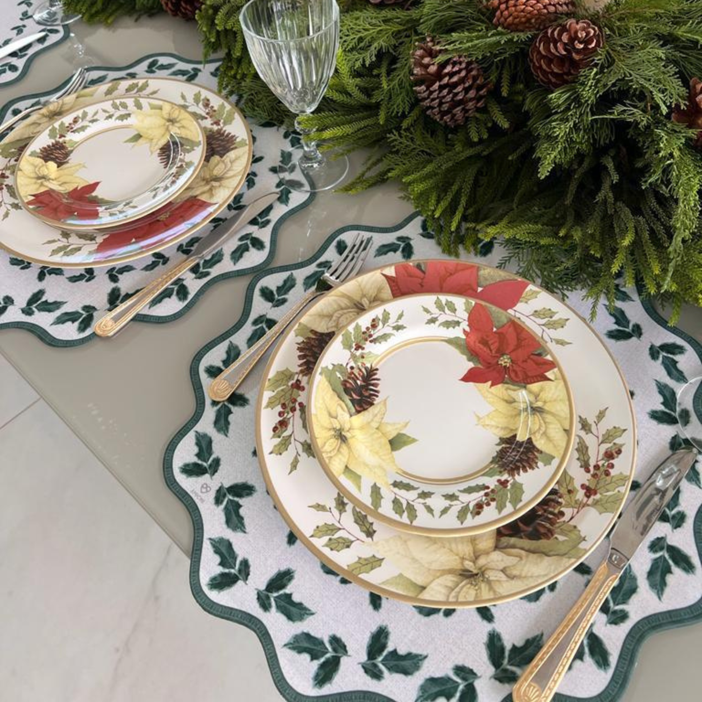 Green Leaf Embroidered Scalloped Placemat