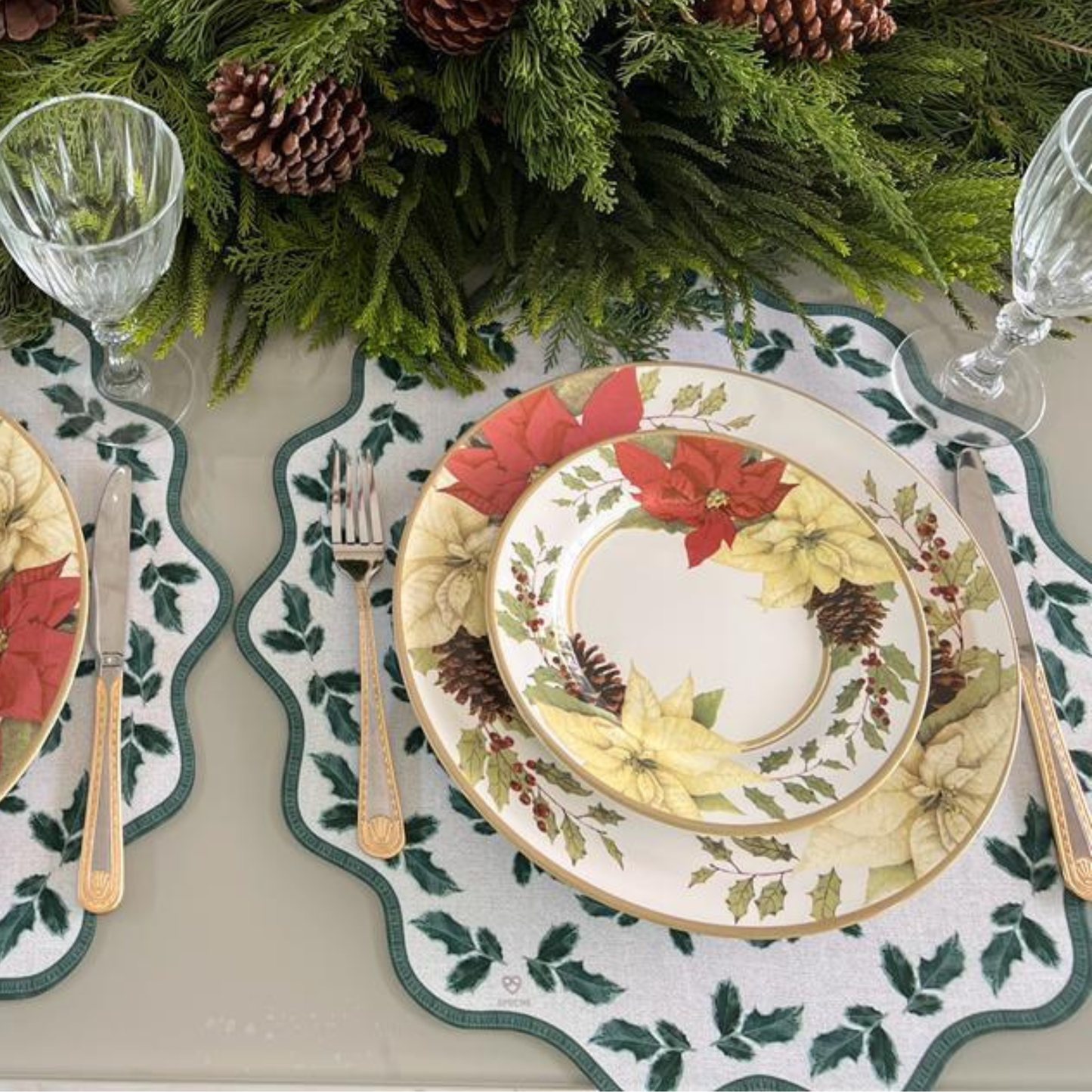 Green Leaf Embroidered Scalloped Placemat